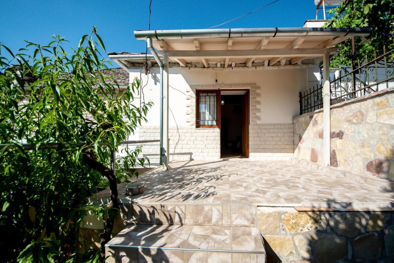 Gjirokastër Guest House Garden מראה חיצוני תמונה