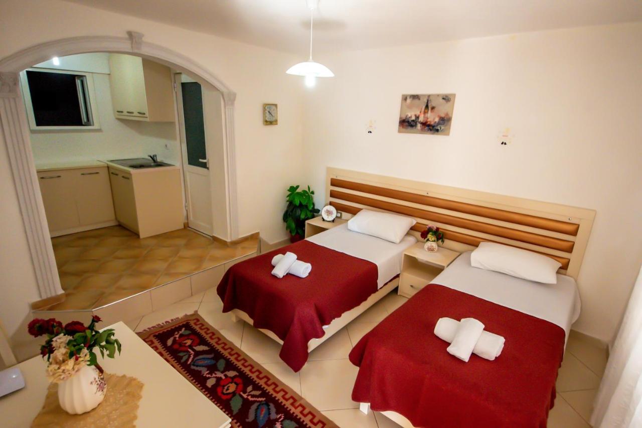 Gjirokastër Guest House Garden מראה חיצוני תמונה