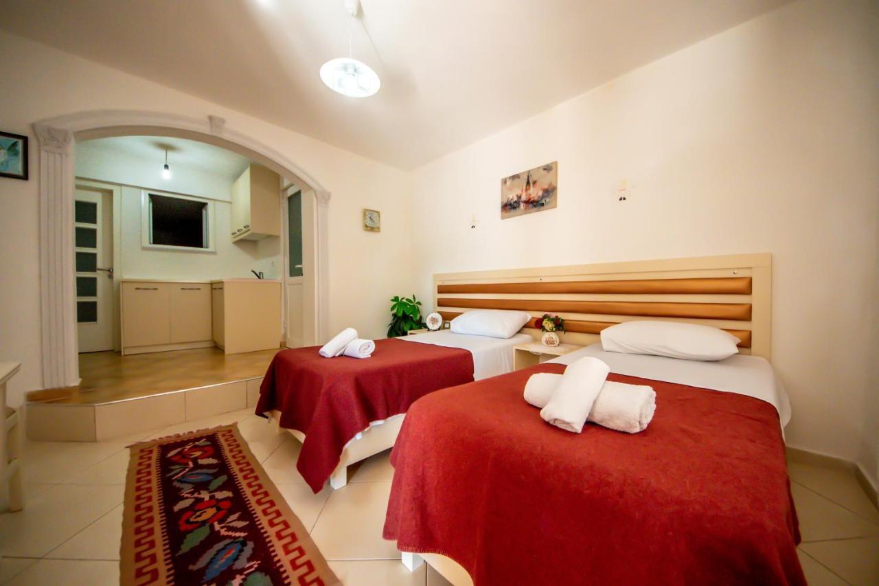 Gjirokastër Guest House Garden מראה חיצוני תמונה