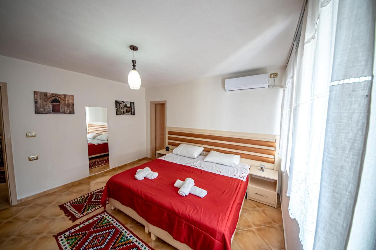 Gjirokastër Guest House Garden מראה חיצוני תמונה