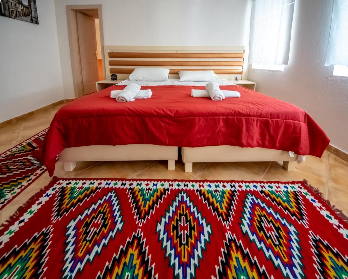 Gjirokastër Guest House Garden מראה חיצוני תמונה
