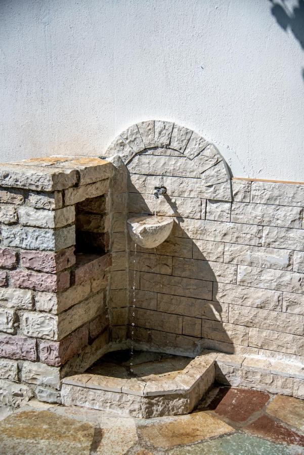 Gjirokastër Guest House Garden מראה חיצוני תמונה