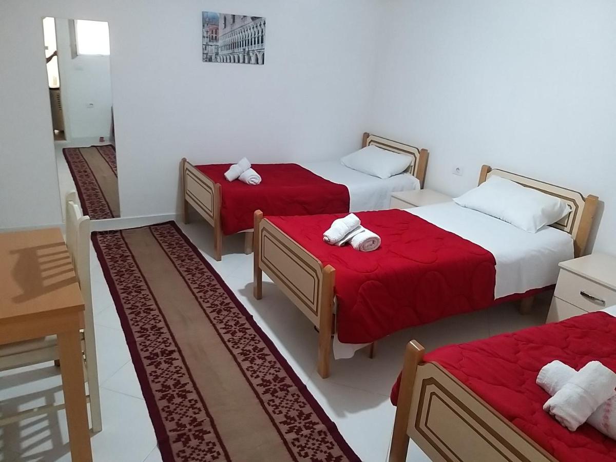 Gjirokastër Guest House Garden מראה חיצוני תמונה