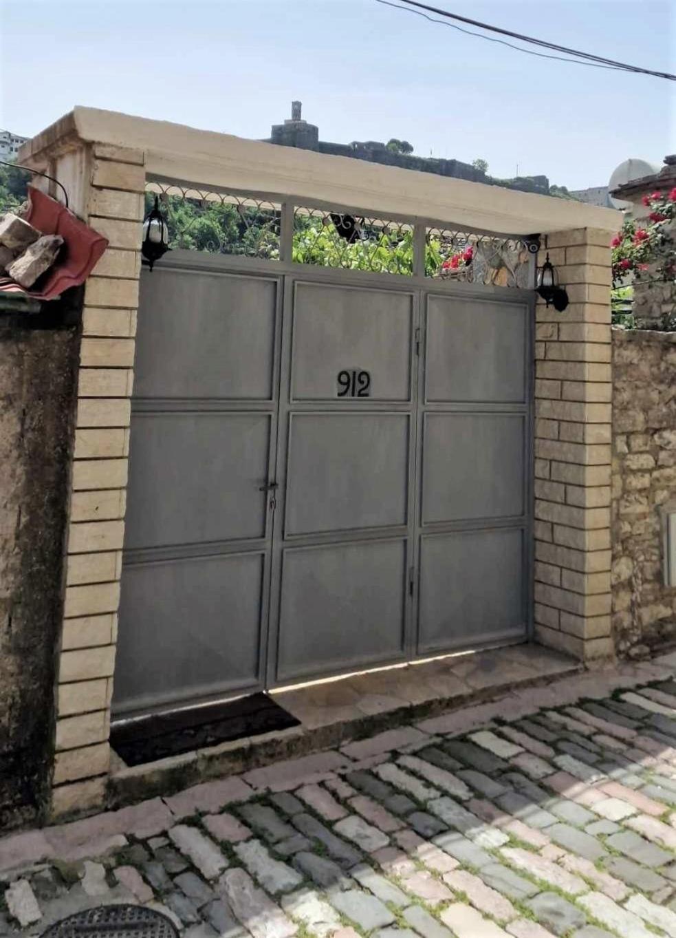 Gjirokastër Guest House Garden מראה חיצוני תמונה